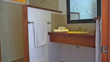 Deluxe Double Room, Air conditioning, Garden View | Bathroom | Shower, towels, soap, toilet paper
