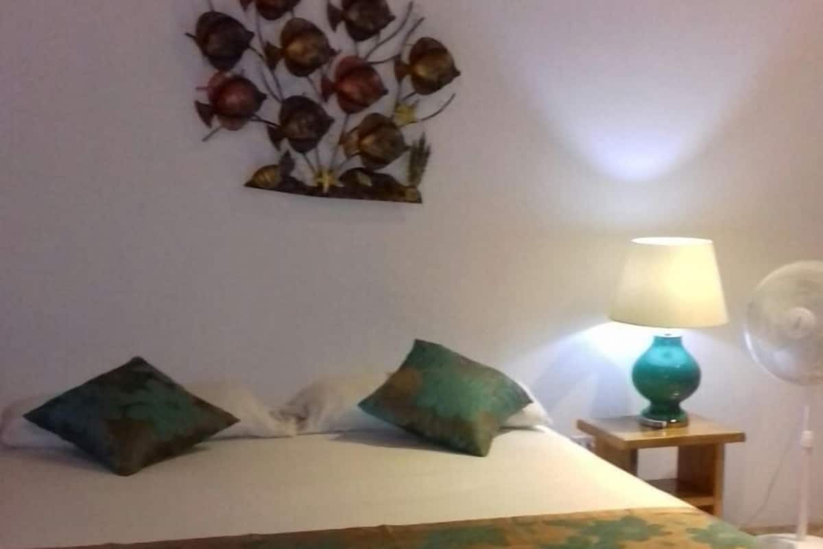 Deluxe Triple Room, Air conditioning, Garden View | Free WiFi, bed sheets