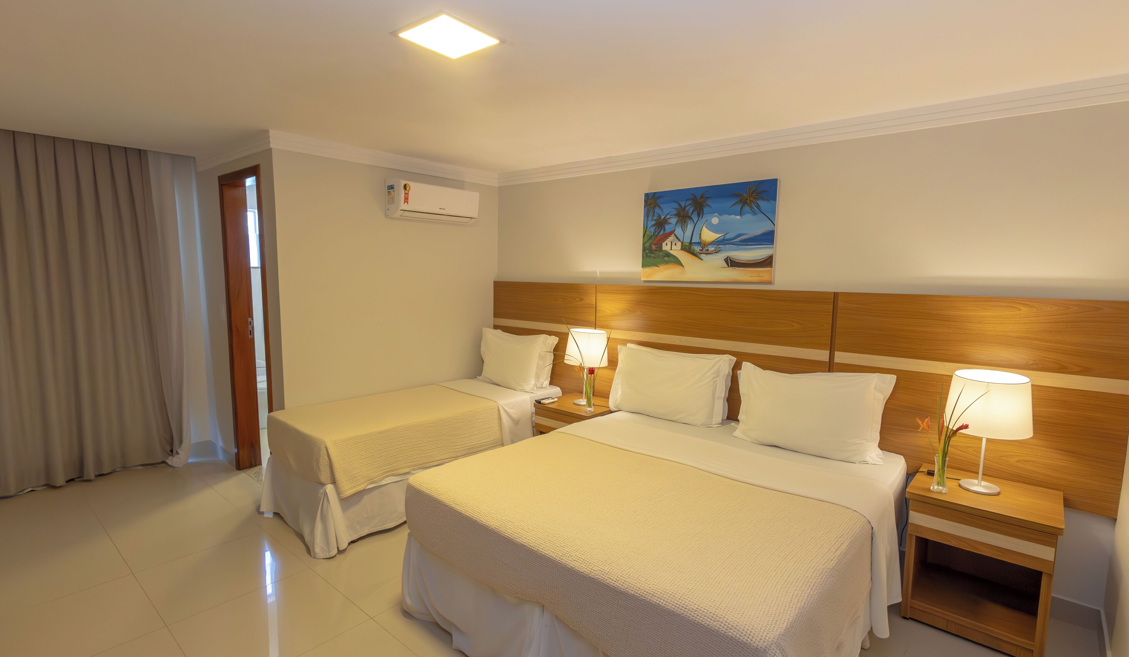 Minibar y caja de seguridad en la habitación 