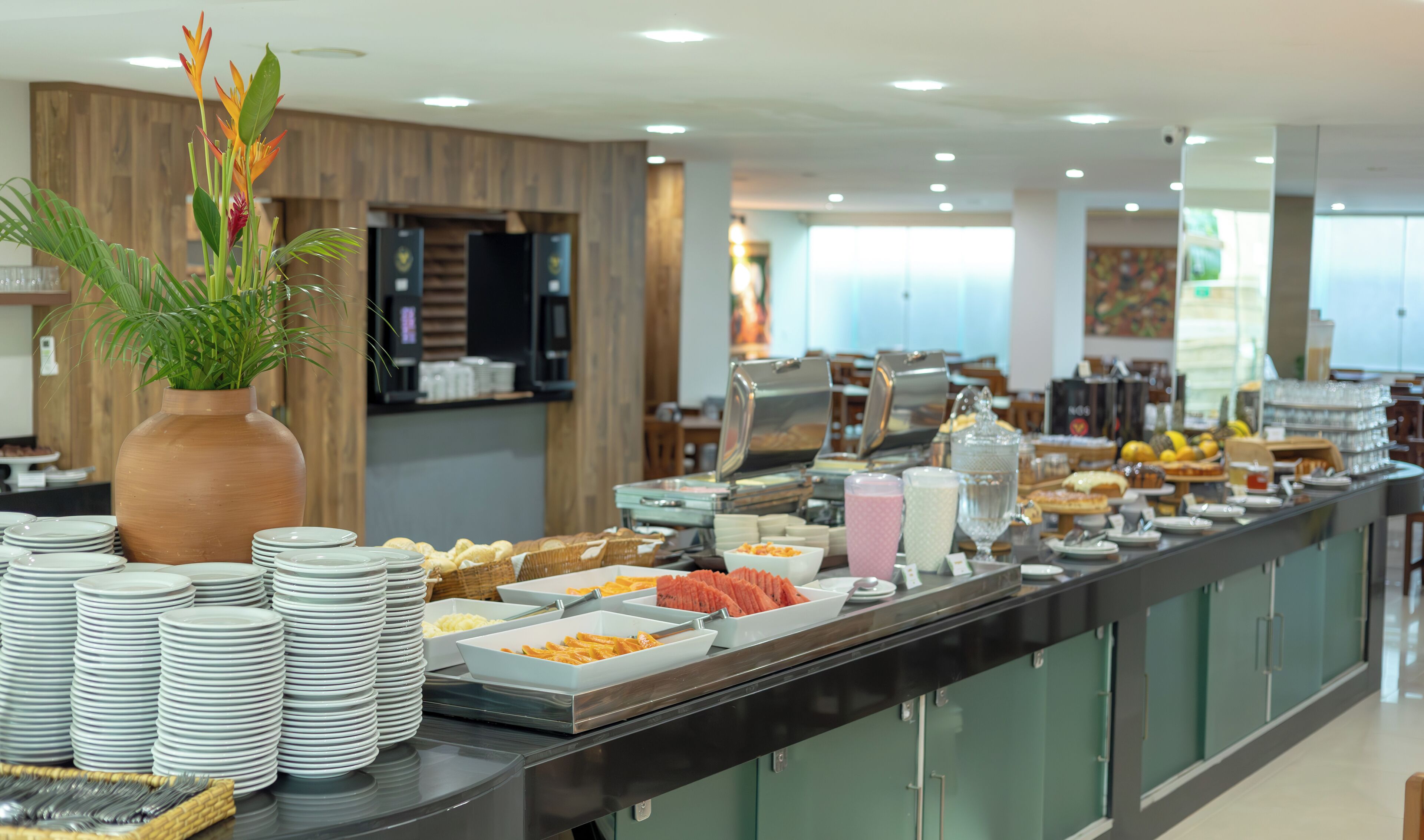 free daily full breakfast