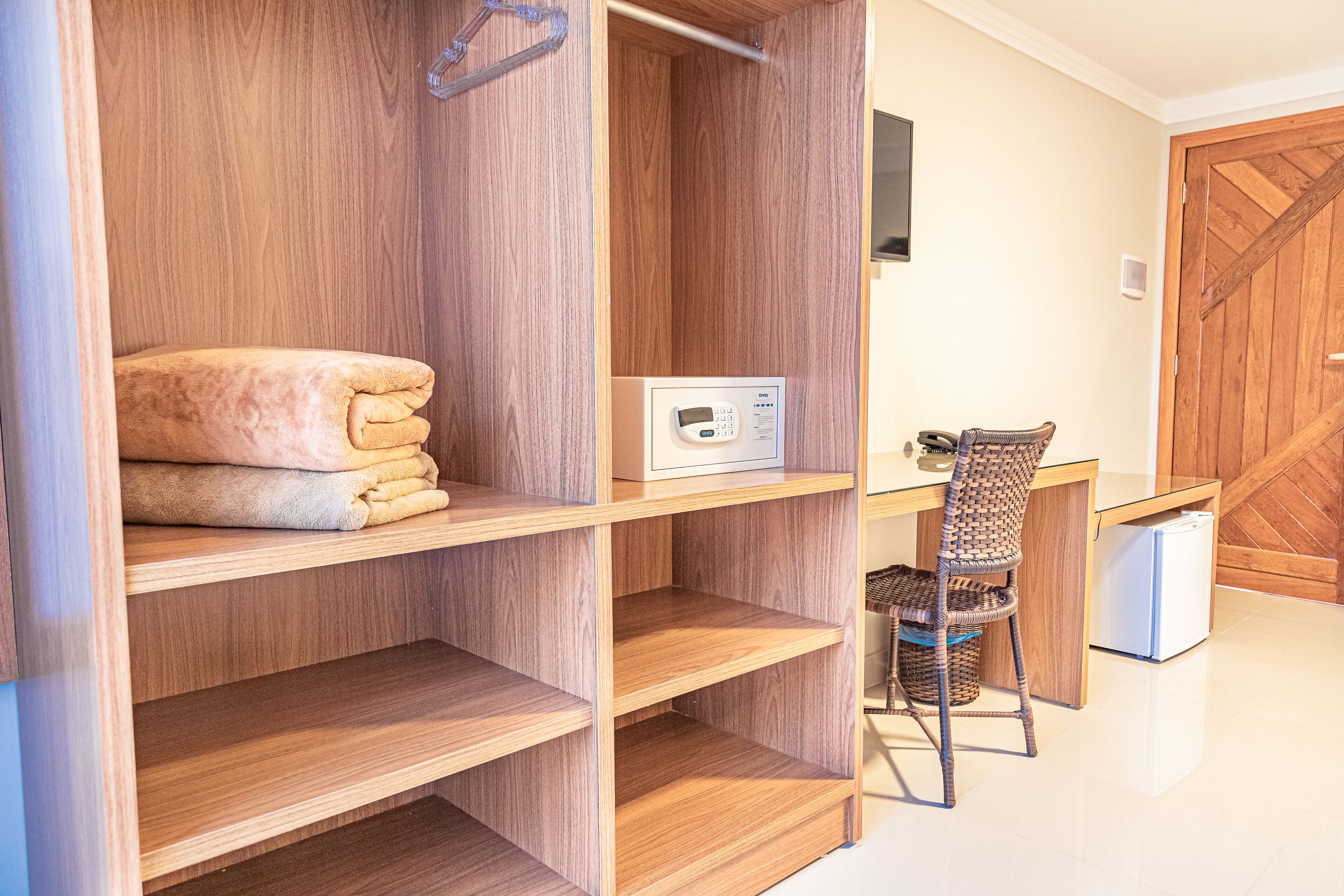 standard double or twin room, 1 bedroom | minibar, in-room safe, blackout curtains, free wifi