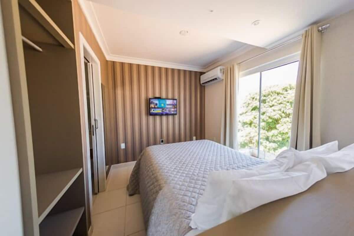 Comfort Double Room, 1 Bedroom | In-room safe, desk, blackout drapes, cribs/infant beds
