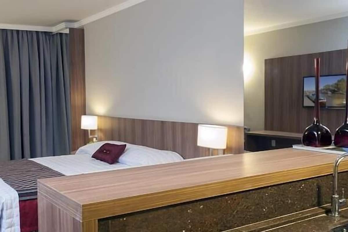 Minibar, in-room safe, desk, blackout drapes