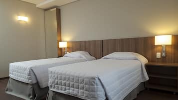 Deluxe Single Room | Minibar, in-room safe, desk, blackout drapes