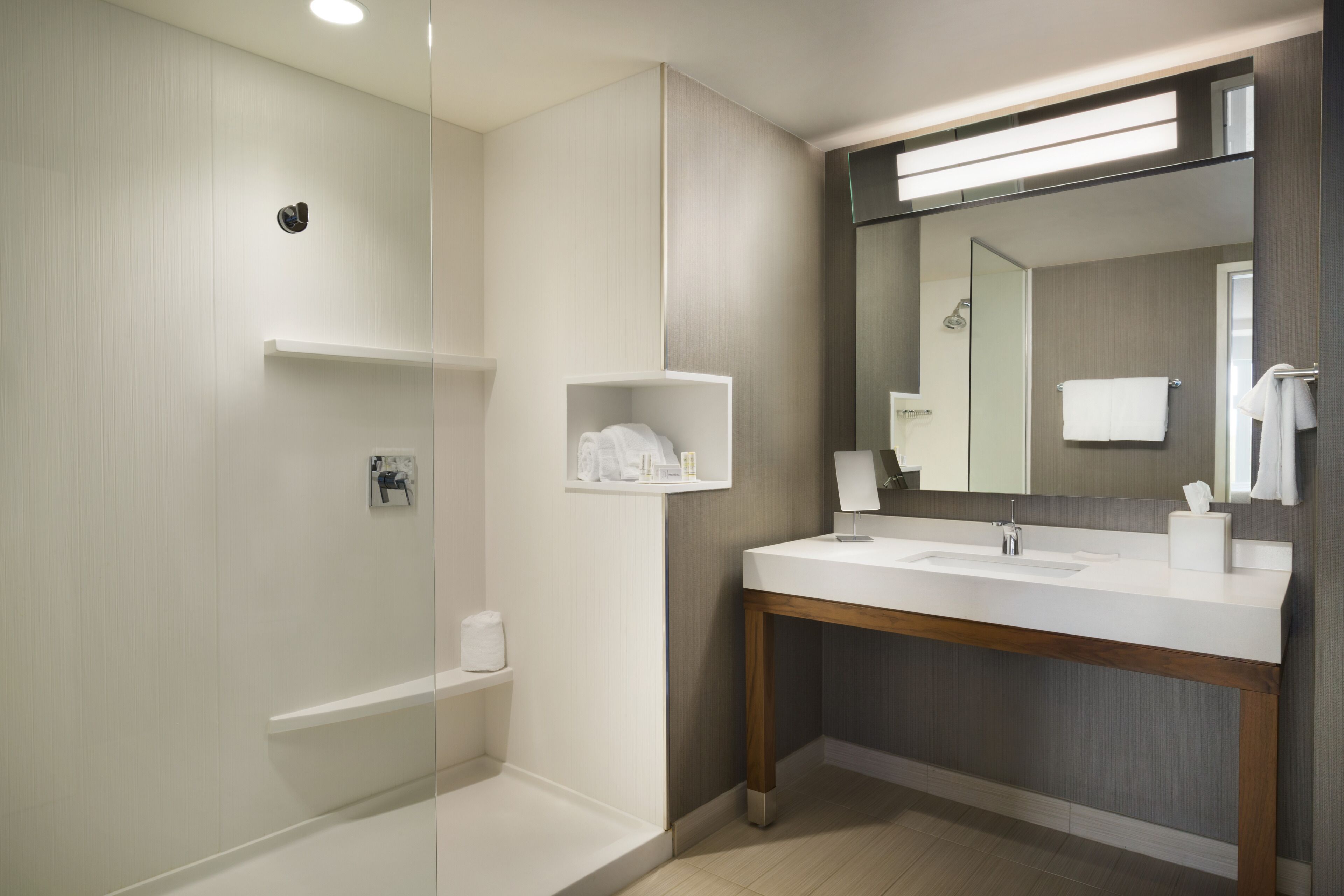 king suite | bathroom | shower, eco-friendly toiletries, hair dryer, towels