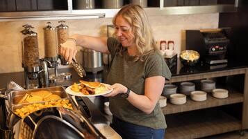 Desayuno completo gratuito y diario