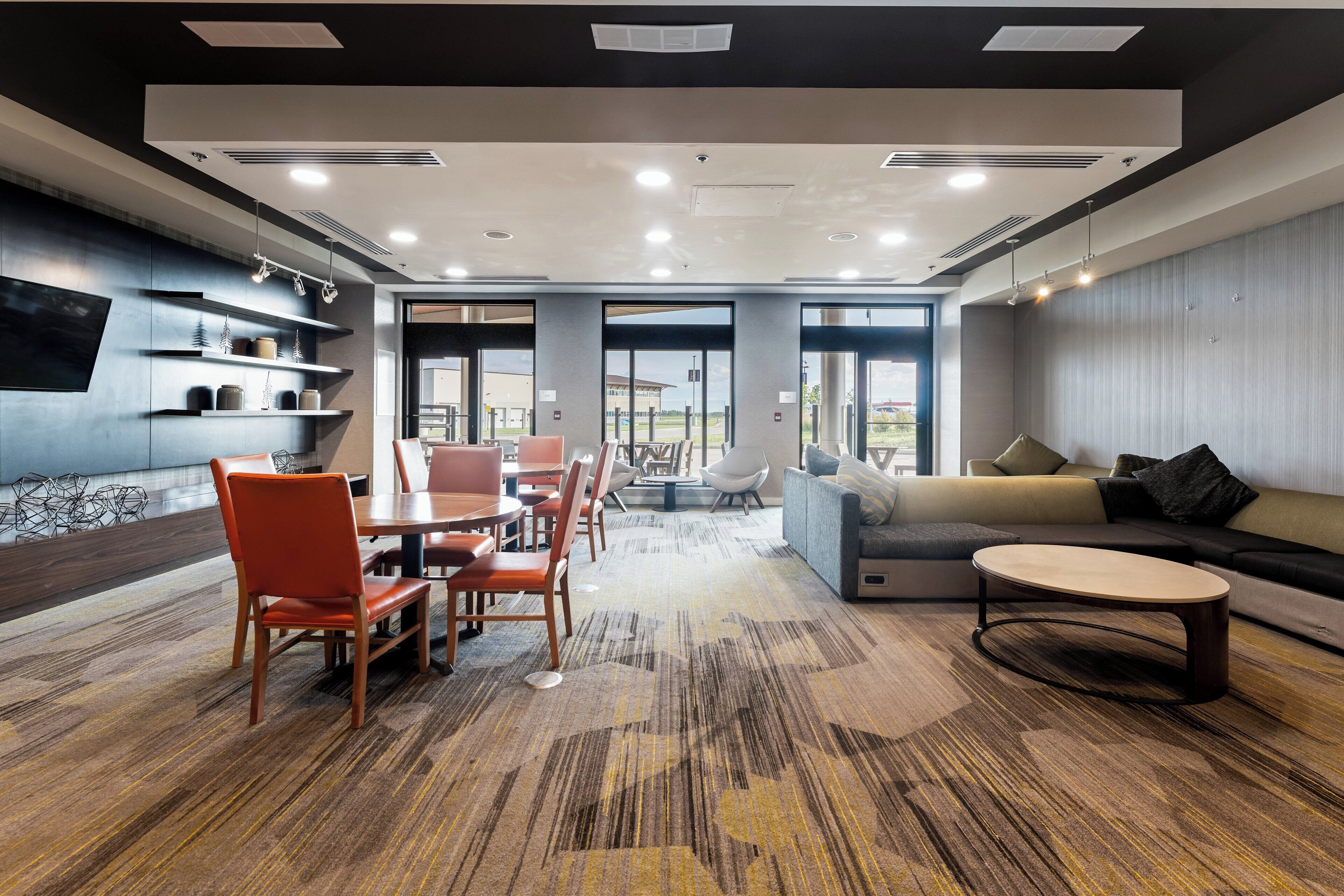 Breakfast and dinner served