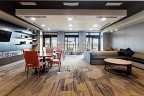 Breakfast and dinner served