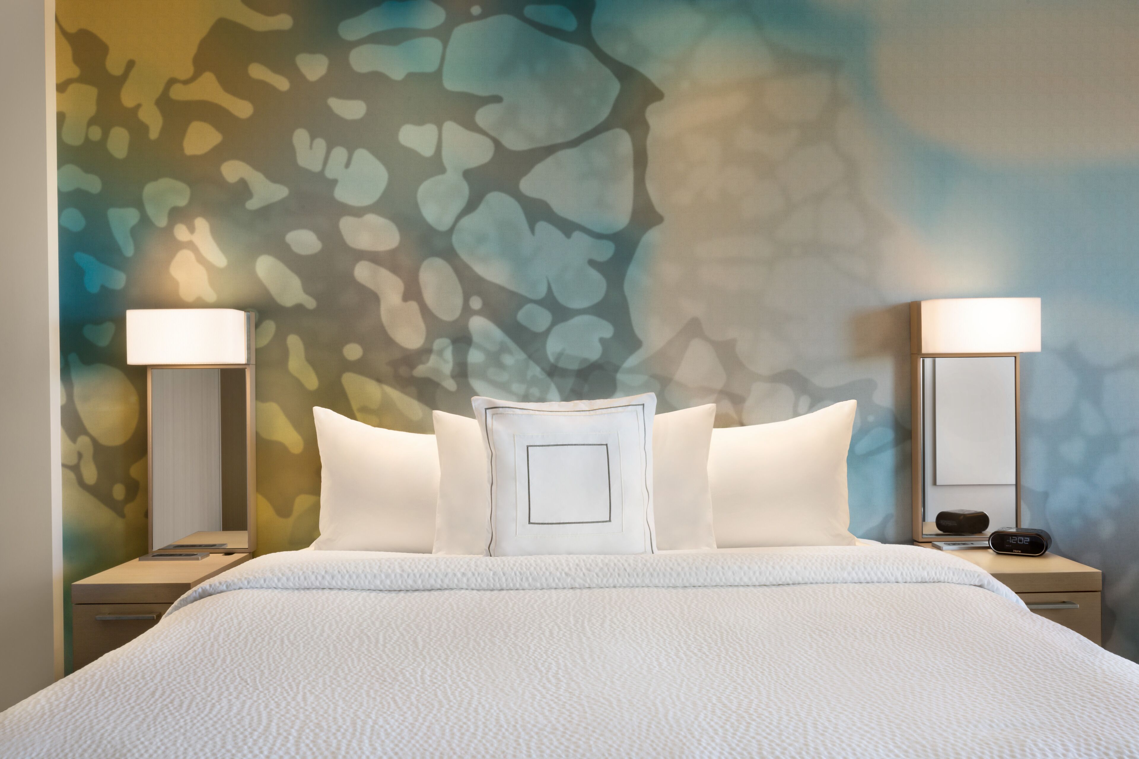 1 bedroom, pillow-top beds, desk, laptop workspace