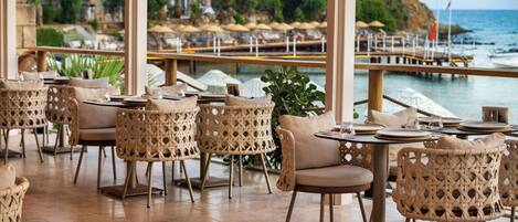 3 bars/lounges, poolside bar