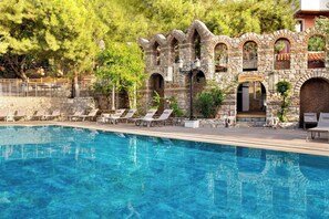 Outdoor pool - Wyndham Datca Perili Bay (Datça)