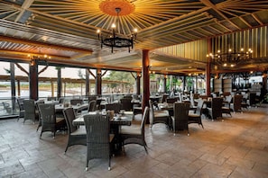 2 restaurants, breakfast served - Wyndham Datca Perili Bay (Datça)