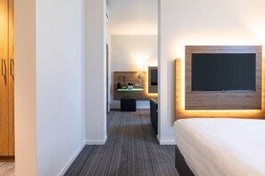 Room, 1 Queen Bed with Sofa bed | In-room safe, blackout drapes, soundproofing, free WiFi - Moxy Aberdeen Airport (Aberdeen)
