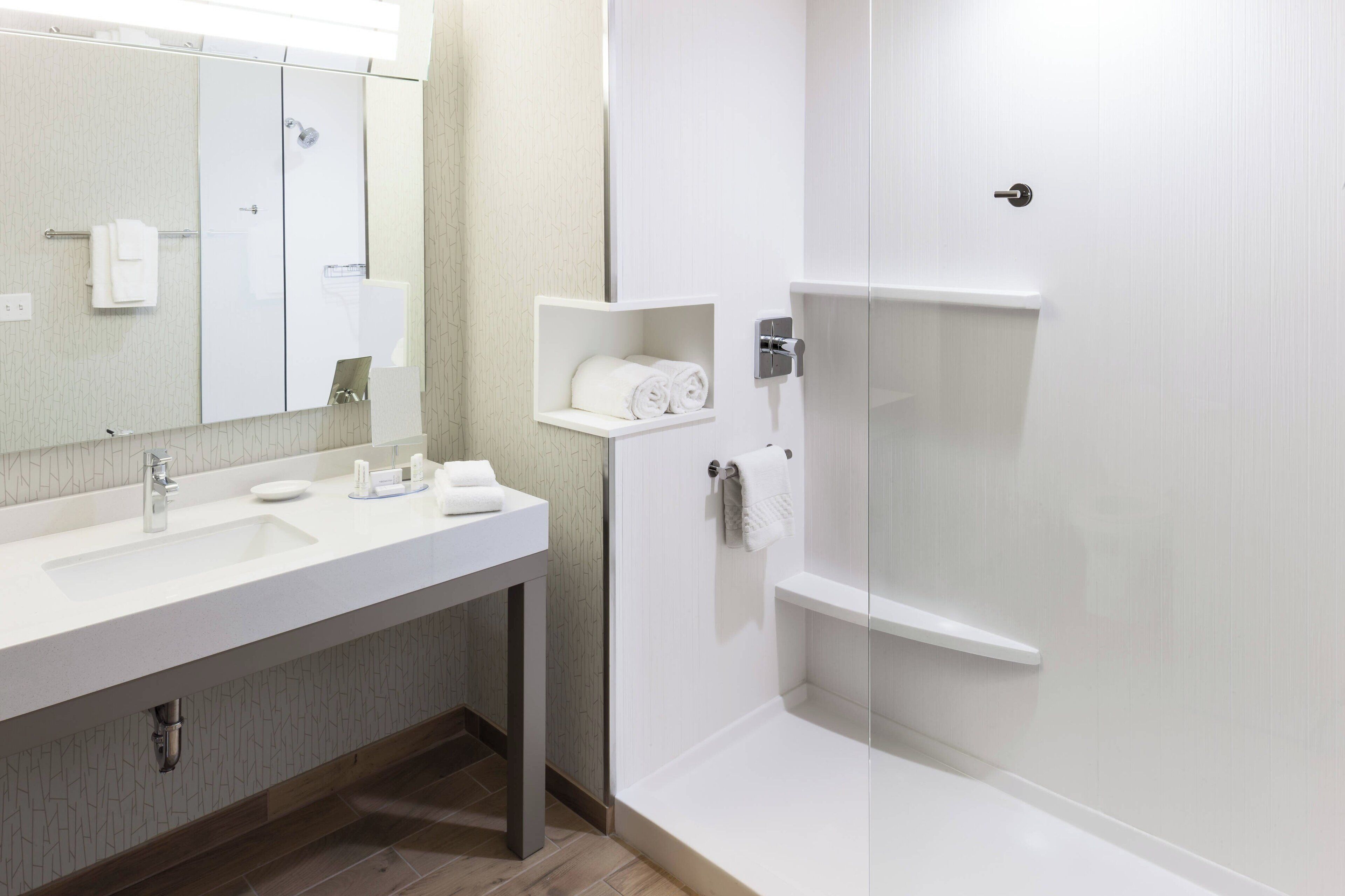 combined shower/bathtub, free toiletries, hair dryer, towels