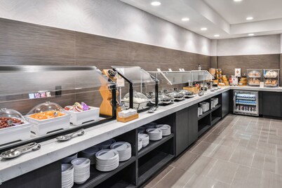 拉雷卡瑞万豪费尔菲尔德套房酒店