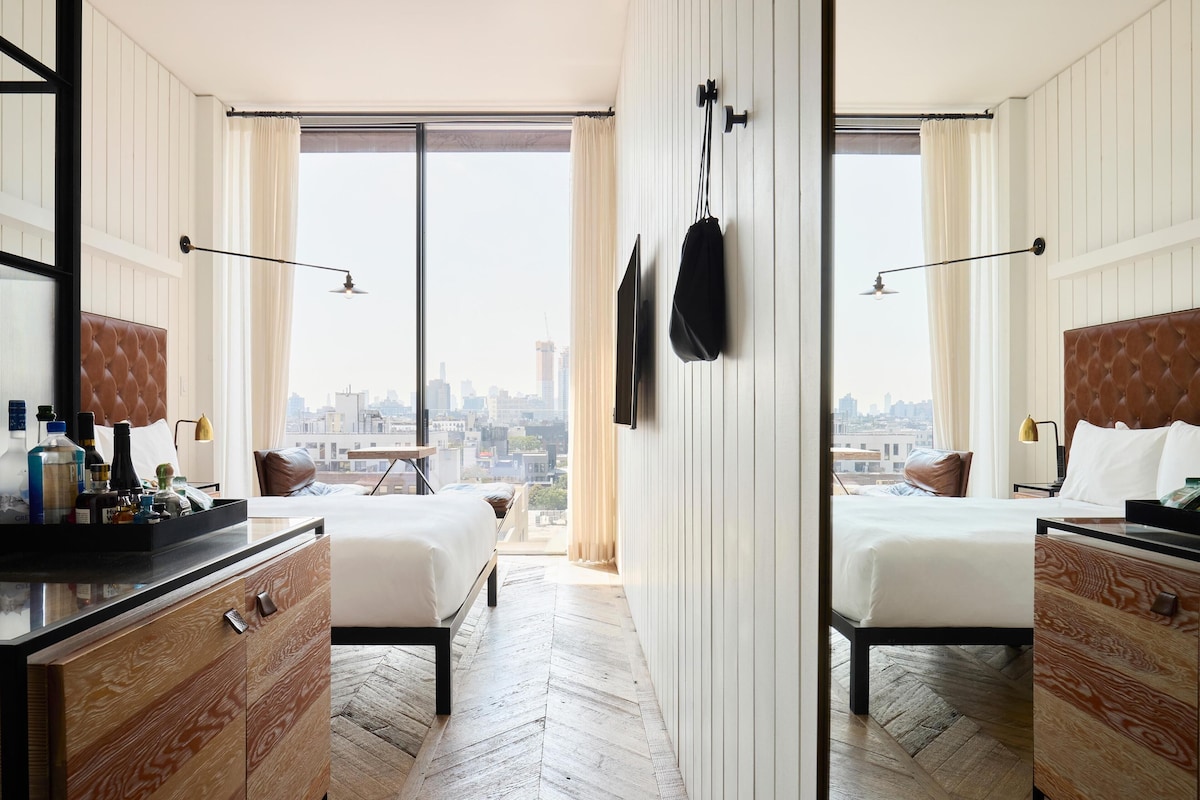 Huone, 1 keskisuuri parisänky (Brooklyn View) | Allergiatestatut vuodevaatteet, pillowtop-patjalliset sängyt