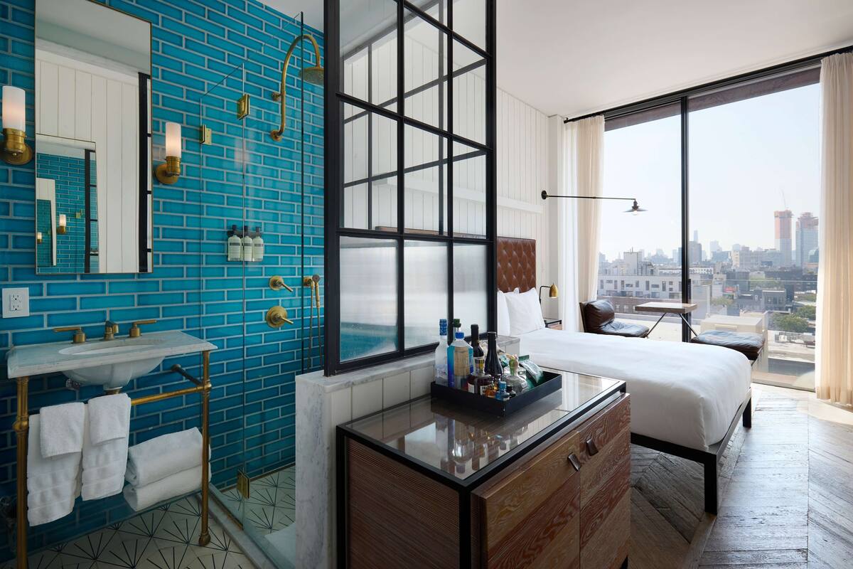 room, 1 queen bed, city view | hypo-allergenic bedding, pillow-top beds, in-room safe