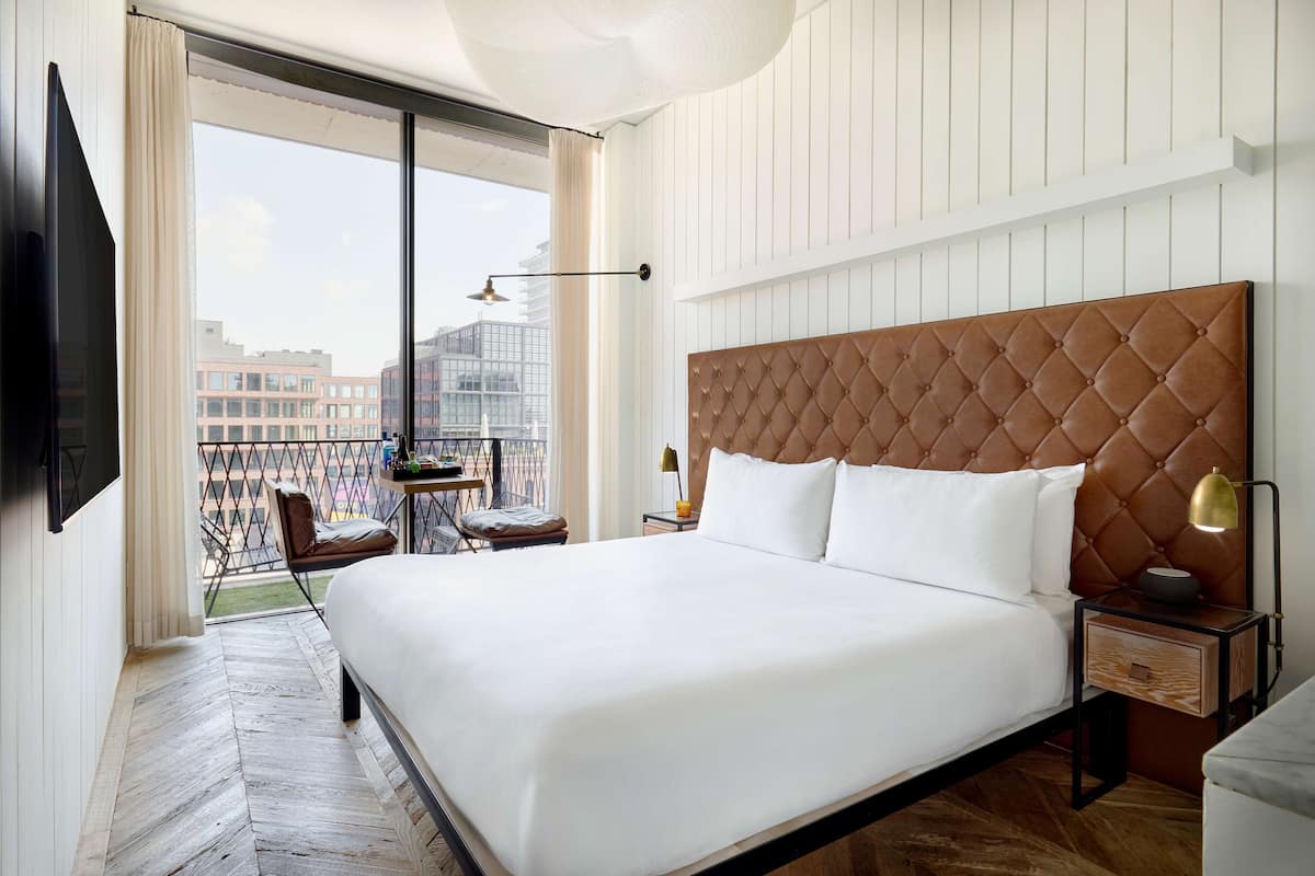 Chambre, 1 trÚs grand lit, balcon, vue ville | Literie hypoallergénique, surmatelas, coffres-forts dans les chambres