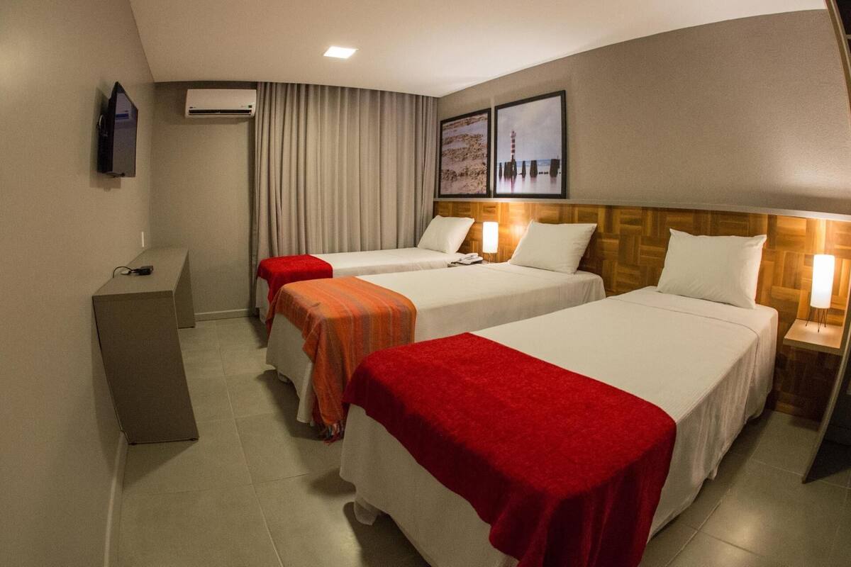Minibar, escritorio, cortinas blackout y sistema de insonorización