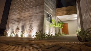 A modern building with a brick facade and a wooden door. - Amenit Hotel (Maceió)