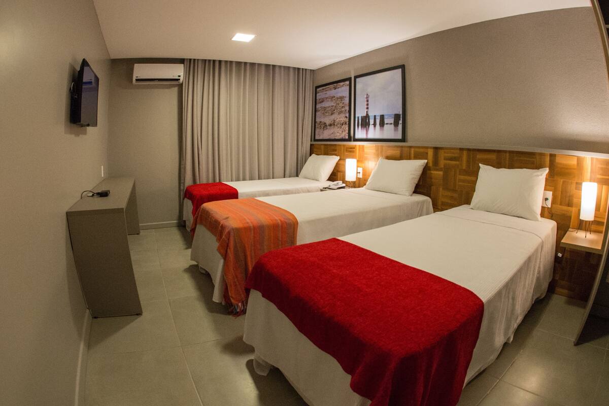 Minibar, escritorio, cortinas blackout y sistema de insonorización