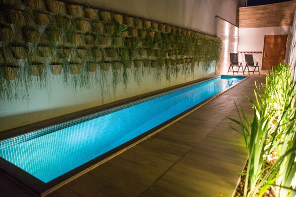 حمّام سباحة خارجي