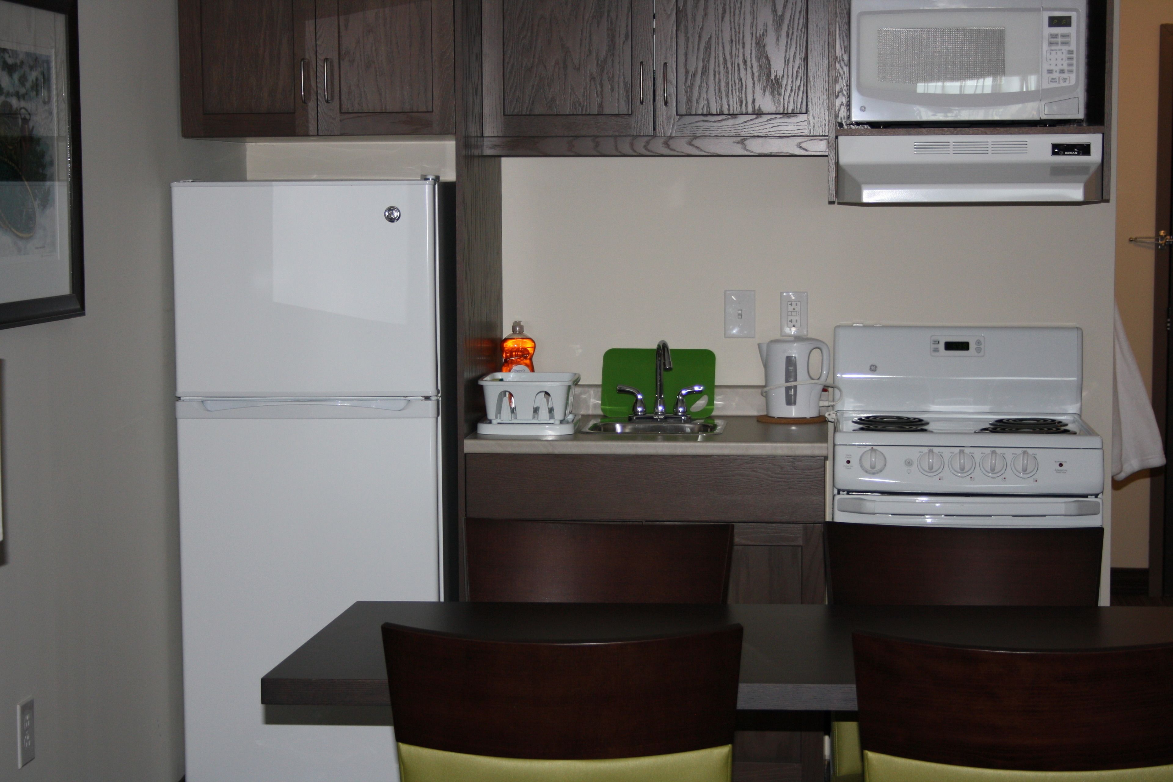 suite, 1 bedroom, kitchenette (not pet friendly) | private kitchen | microwave, coffee/tea maker