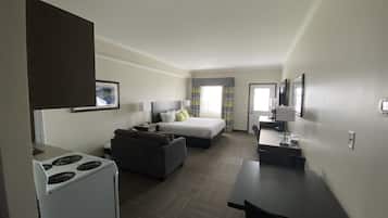 Suite Junior, 1 très grand lit (Not Pet Friendly) | Bureau, chambres insonorisées, fer et planche à repasser, Wi-Fi gratuit