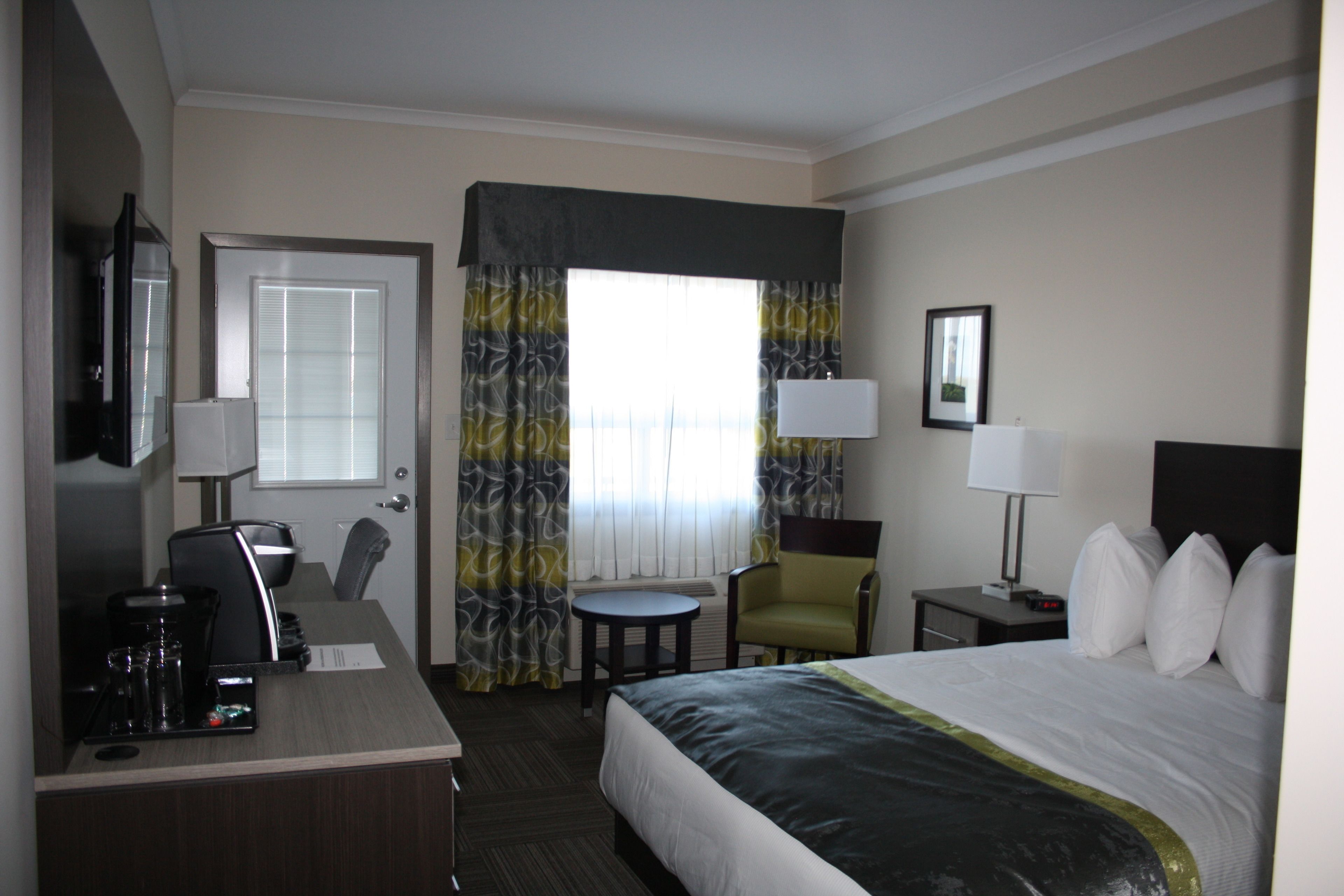 Photo - Crossroads Inn & Suites