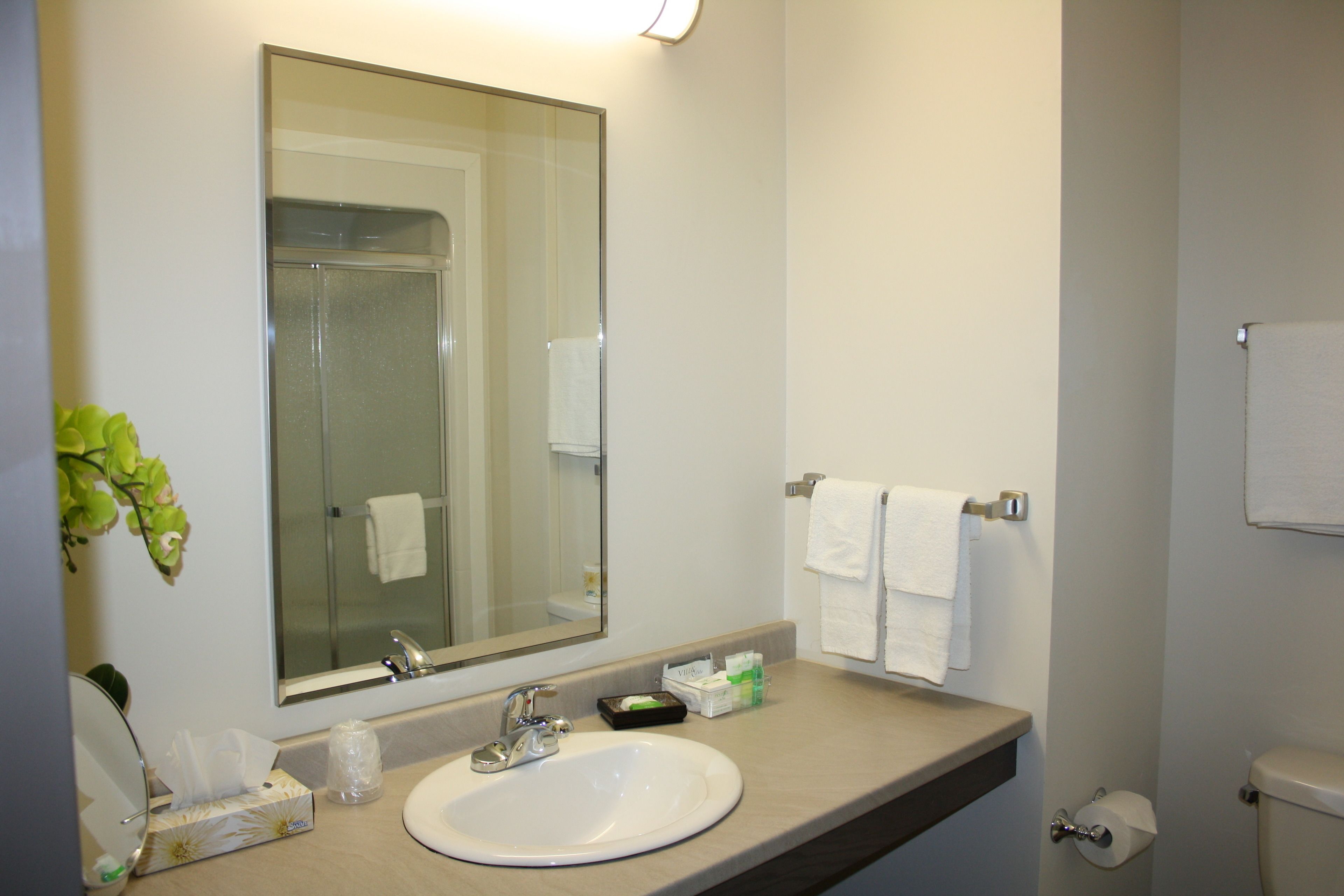 Photo - Crossroads Inn & Suites