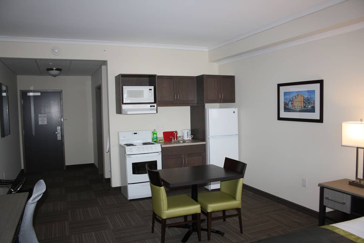 room, 1 queen bed, kitchenette (not pet friendly) | desk, soundproofing, iron/ironing board, free wifi