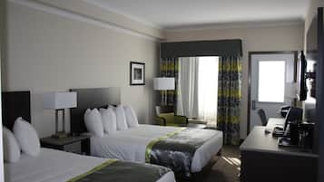 Quarto, 2 camas de casal (Pet Friendly) | Escrivaninha, quartos à prova de som, ferros/tábuas de passar roupa