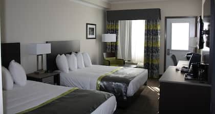 Crossroads Inn & Suites
