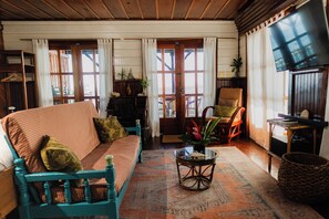 Deluxe Room, Multiple Beds, Kitchenette, Ocean View | Premium bedding, down comforters, pillowtop beds, individually decorated - Casa Acuario (Bocas del Toro)