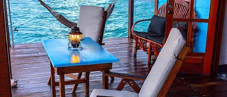 Habitación Deluxe, 1 cama de matrimonio, cocina básica, vistas al mar | Terraza o patio