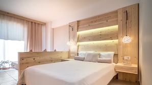 Deluxe Double Room, Pool View