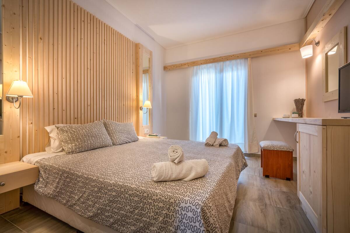 Deluxe Double Room, Pool View