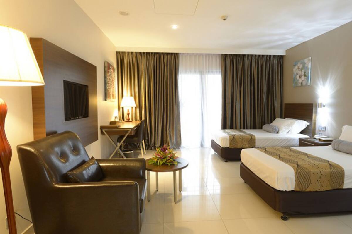 ห้องดีลักซ์ทวิน | เครื่องนอนระดับพรีเมียม, ตู้นิรภัยในห้องพัก, โต๊ะทำงาน, ผ้าม่านกันแสง