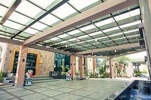 Exterior - Laguna Hotel (Port Moresby)