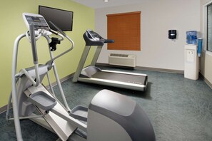 Fitness facility - WoodSpring Suites Chicago Darien (Darien)