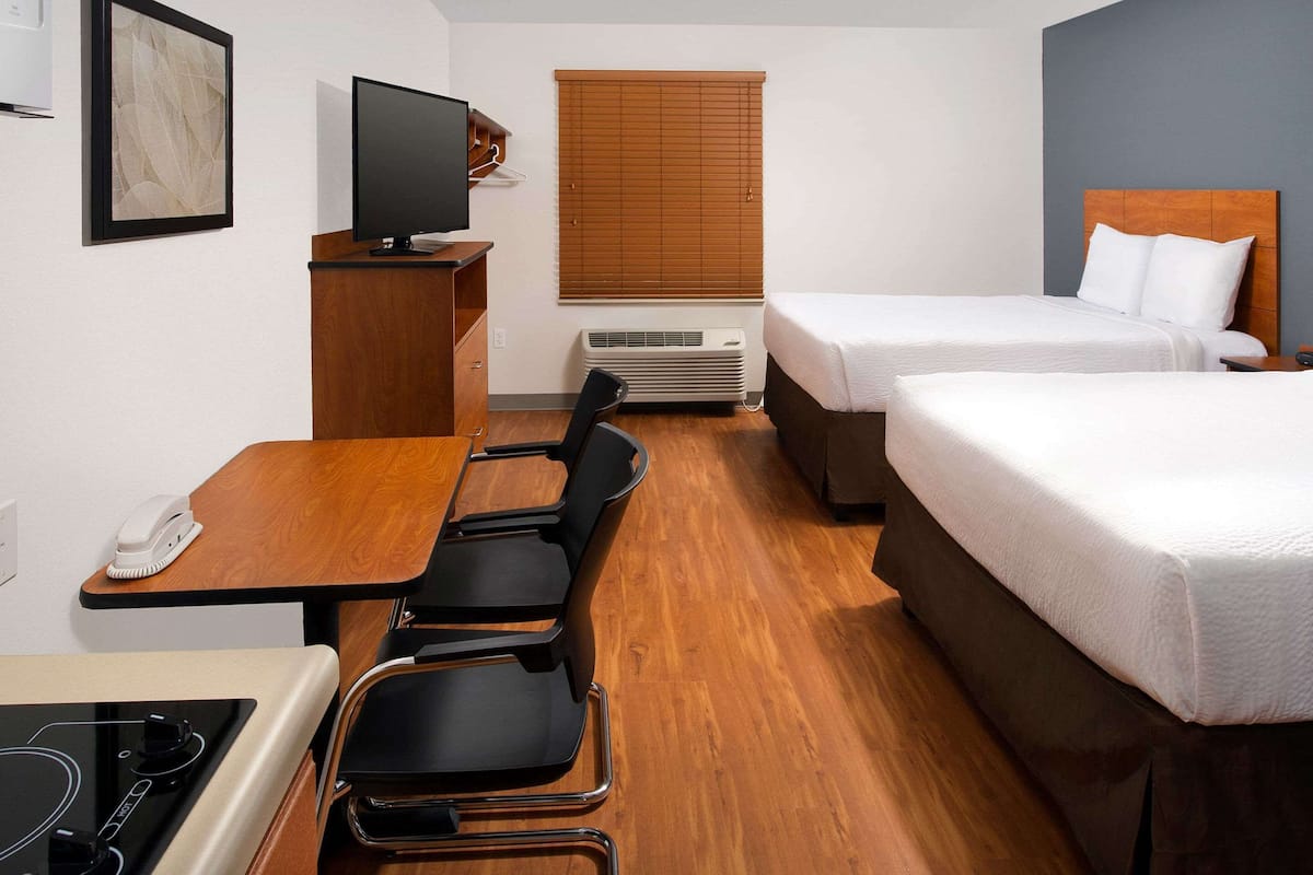 Desk, laptop workspace, iron/ironing board, free WiFi