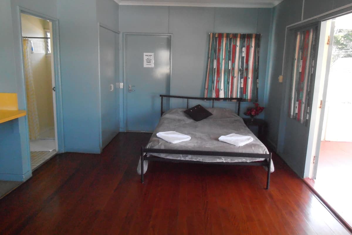 Double Room, Private Bathroom (with Kitchenette) | Langsir/tirai gelap terus, seterika/papan seterika, Wi-fi percuma