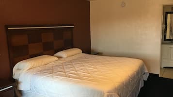 Room, 1 King Bed, Non Smoking | Desk, free WiFi, bed sheets