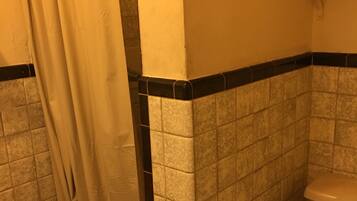 Shower, free toiletries