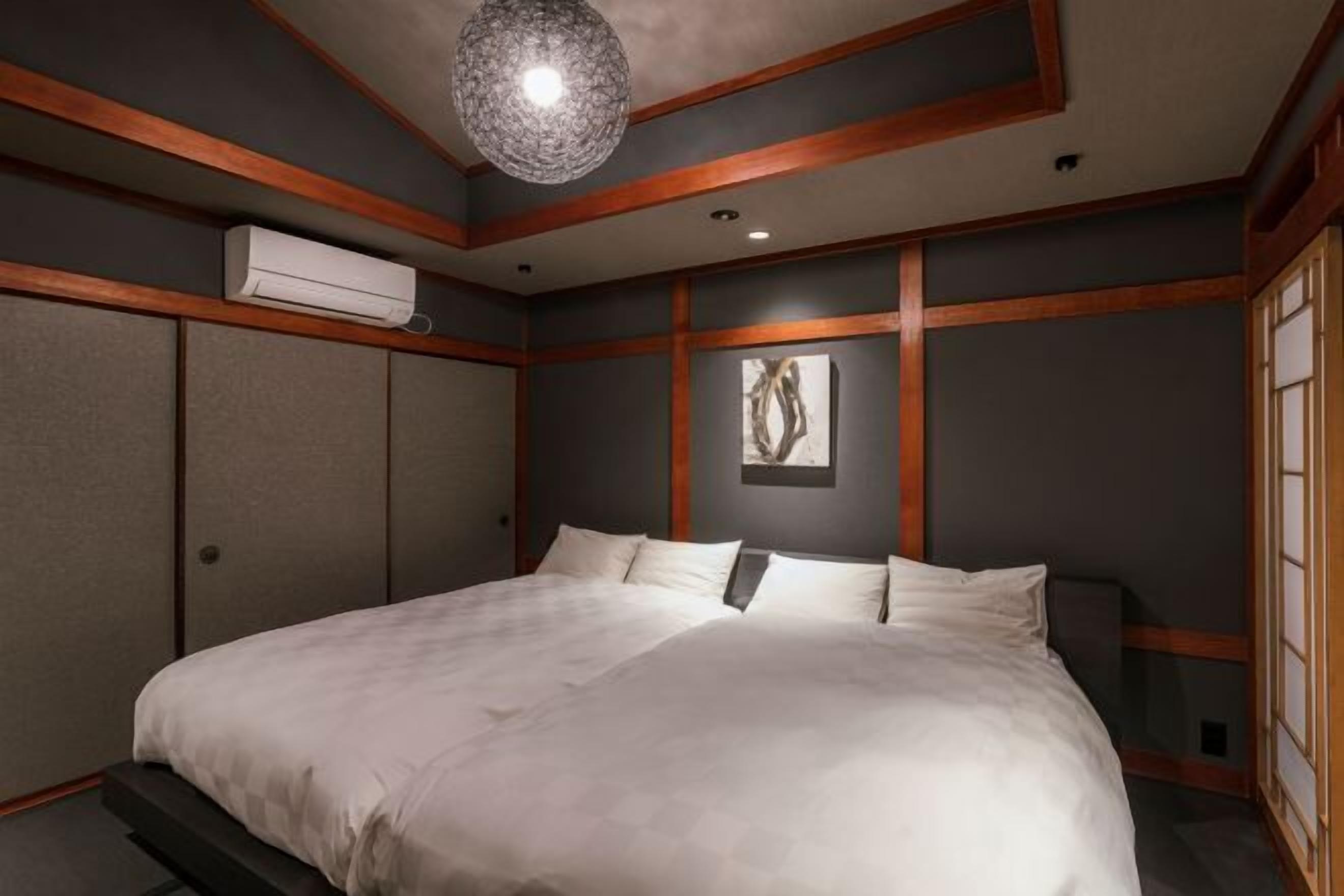 Premium bedding, in-room safe, free WiFi, bed sheets