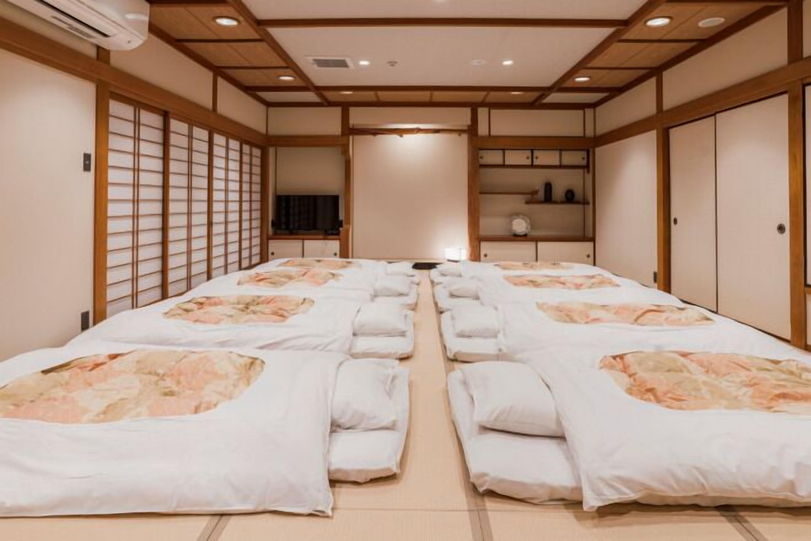 Premium bedding, in-room safe, free WiFi, bed sheets