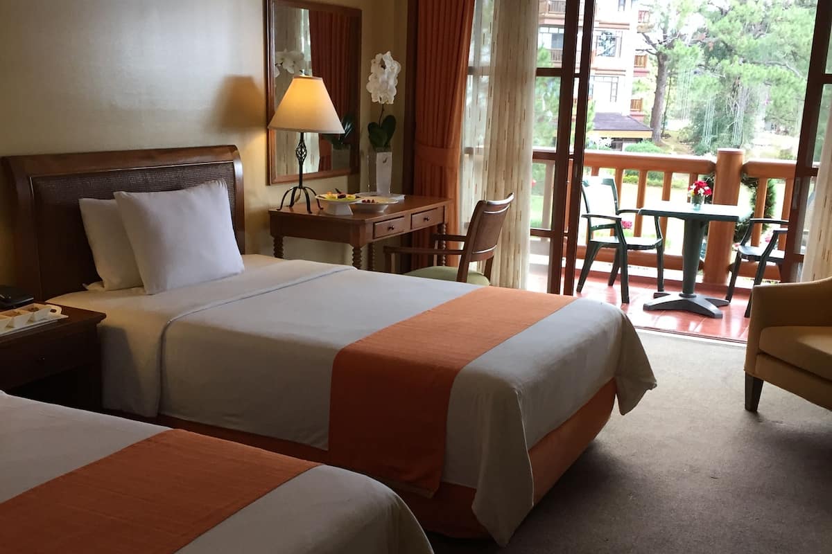 premium bedding, minibar, in-room safe, desk