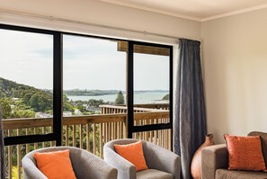 Apartment, 3 Bedrooms, Sea View | Iron/ironing board, free cots/infant beds, free WiFi, bed sheets - Allure Lodge (Paihia)