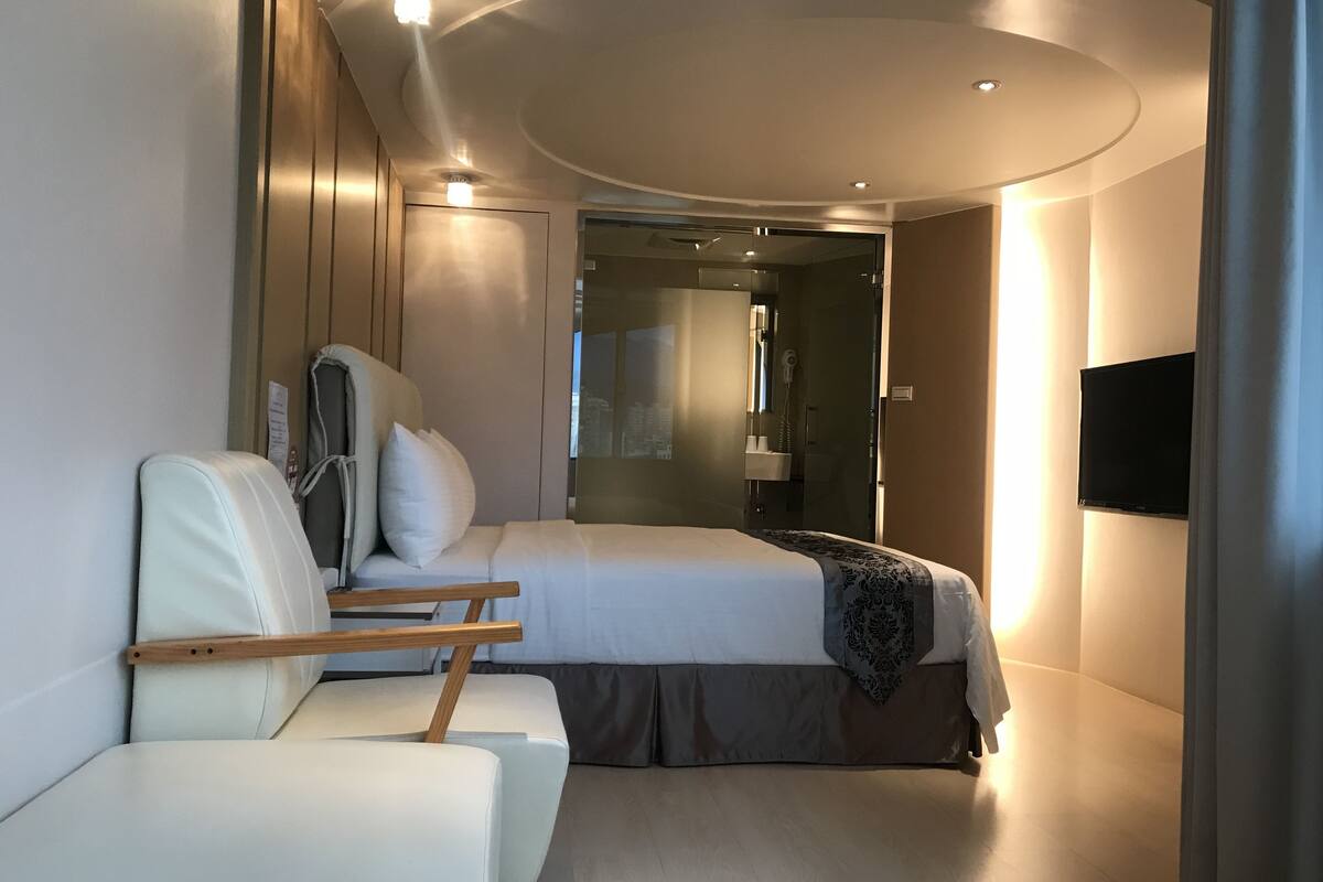 double room (no.1) | blackout curtains, soundproofing, free wifi, bed sheets