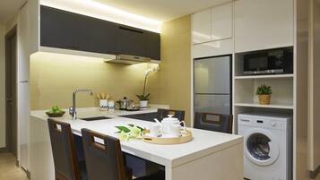 2 Bedroom (Breakfast on weekdays only except P.H) | Private kitchen | Full-size fridge, microwave, oven, stovetop